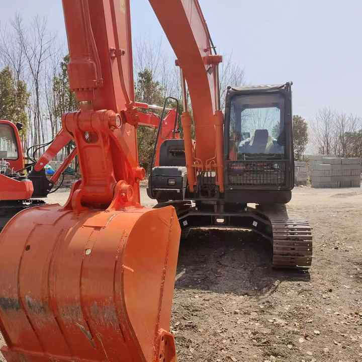 Used Hitachi ZX130 Excavator Japan Made Hitachi Used Excavator Zx120 Zx130 for Sale - حفارة: صور 5 Used Hitachi ZX130 Excavator Japan Made Hitachi Used Excavator Zx120 Zx130 for Sale - حفارة: صور 5