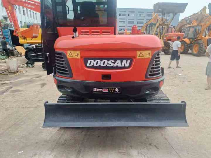 Used Mini Excavator DX55-9C Doosan Excavator 5 Tonnes High Performance Low Price for Sale Dh55 Dh60 Dx55 Dx60 in Stock - حفارة مصغرة: صور 4 Used Mini Excavator DX55-9C Doosan Excavator 5 Tonnes High Performance Low Price for Sale Dh55 Dh60 Dx55 Dx60 in Stock - حفارة مصغرة: صور 4
