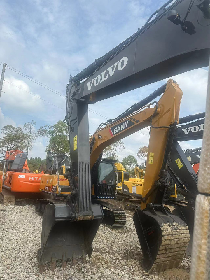 Used VOLVO EC210 Excavator Efficient Heavy Construction Equipment with Original Engine Second Hand Crawler Excavator - حفارة: صور 3 Used VOLVO EC210 Excavator Efficient Heavy Construction Equipment with Original Engine Second Hand Crawler Excavator - حفارة: صور 3