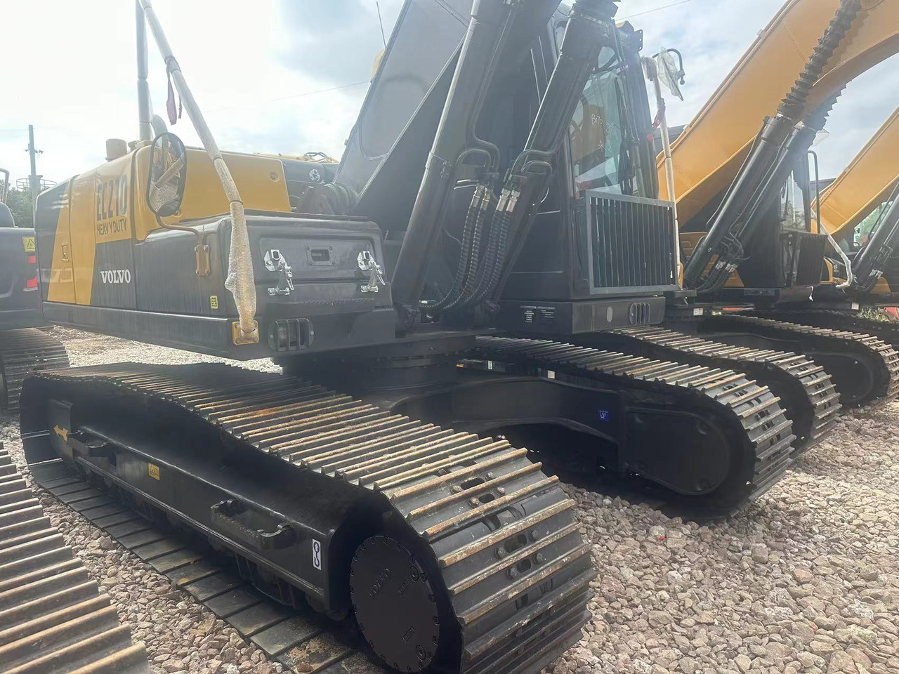 Used VOLVO EC210 Excavator Efficient Heavy Construction Equipment with Original Engine Second Hand Crawler Excavator - حفارة: صور 5 Used VOLVO EC210 Excavator Efficient Heavy Construction Equipment with Original Engine Second Hand Crawler Excavator - حفارة: صور 5