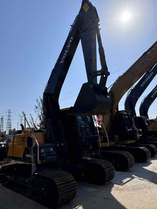 Used Volvo 14 Tonne Crawler Excavator Volvo Ec140 Excavator Good Condition Low Price Good Quality for Sale - حفارات زحافة: صور 2 Used Volvo 14 Tonne Crawler Excavator Volvo Ec140 Excavator Good Condition Low Price Good Quality for Sale - حفارات زحافة: صور 2