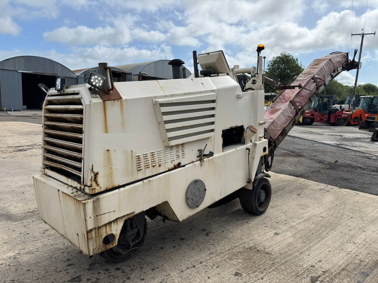 WIRTGEN W500 - ماكينات لصقل الأسفلت: صور 1 WIRTGEN W500 - ماكينات لصقل الأسفلت: صور 1