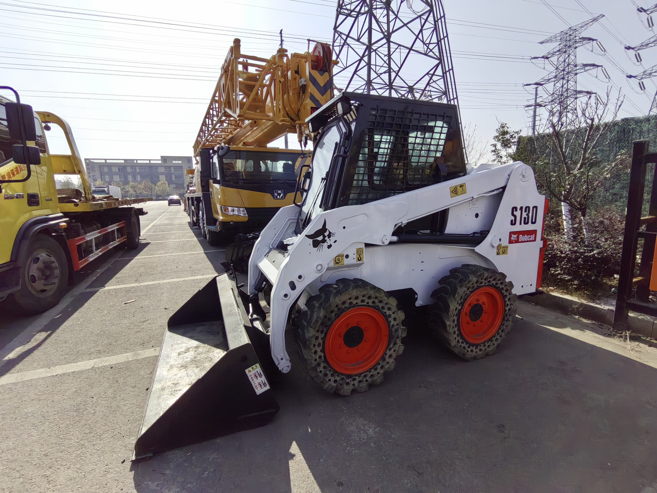 BOBCAT S130 - شيول صغير: صور 1 BOBCAT S130 - شيول صغير: صور 1