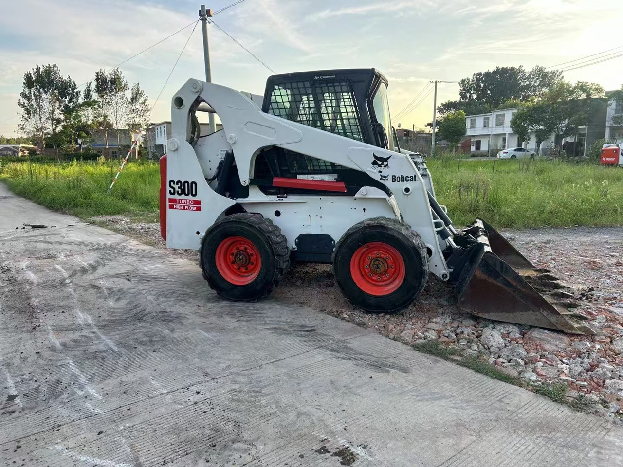 BOBCAT S300 - شيول صغير: صور 2 BOBCAT S300 - شيول صغير: صور 2