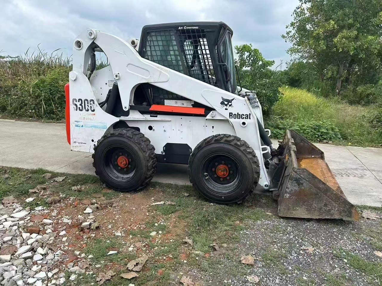 BOBCAT S300 - شيول صغير: صور 1 BOBCAT S300 - شيول صغير: صور 1