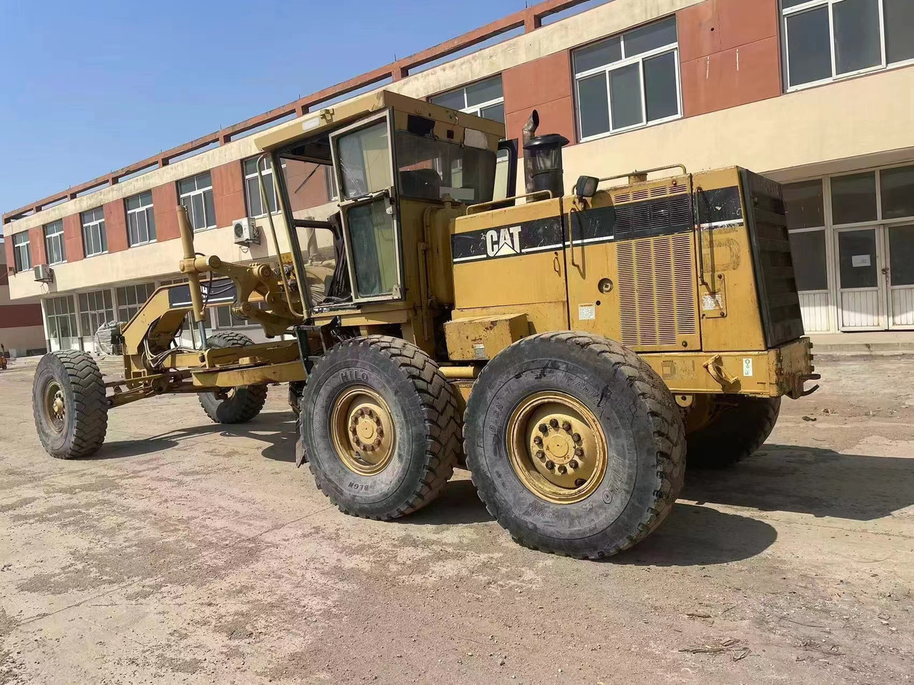 CATERPILLAR 14H - آلة تسوية الأرض: صور 1 CATERPILLAR 14H - آلة تسوية الأرض: صور 1