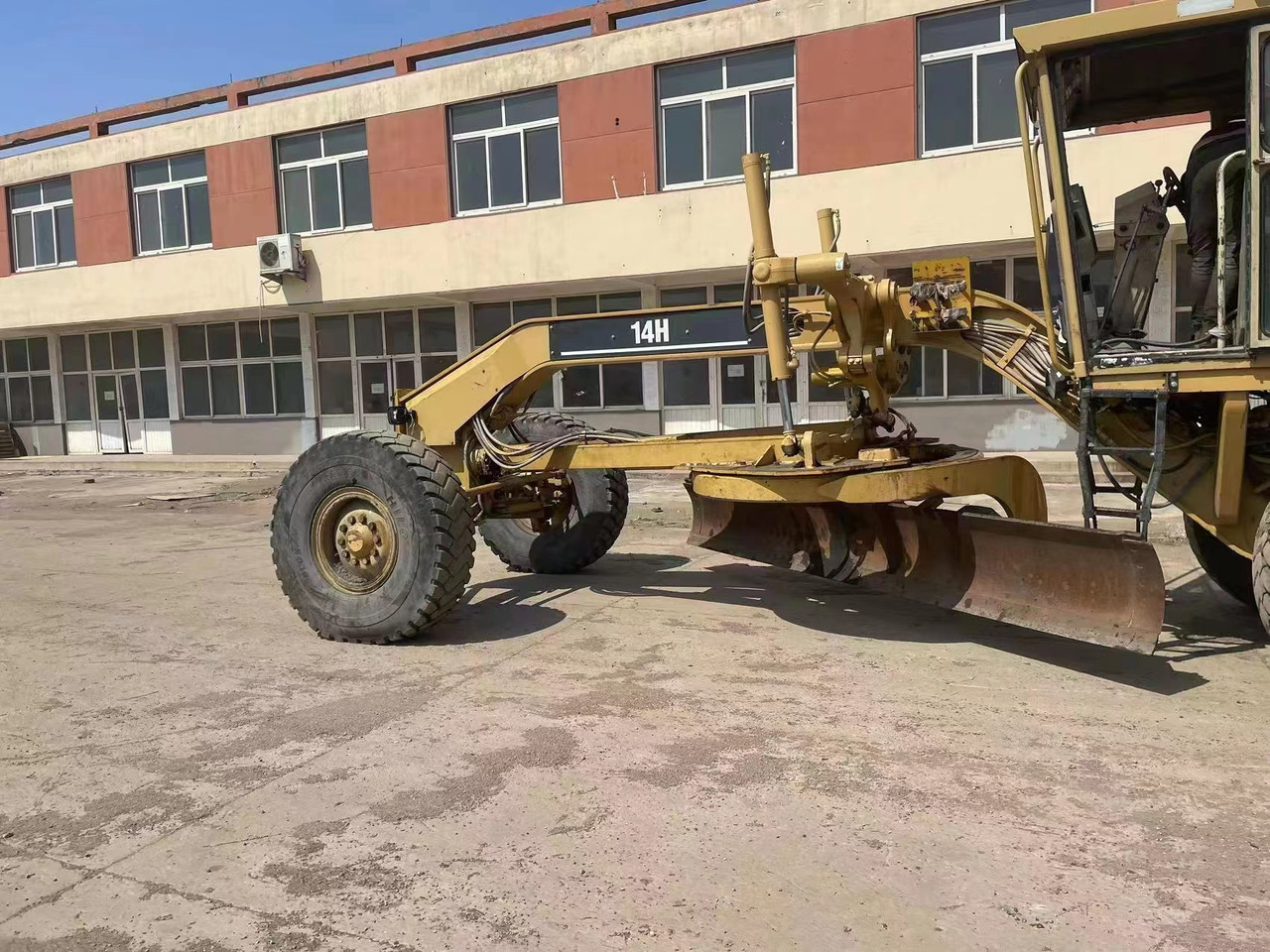 CATERPILLAR 14H - آلة تسوية الأرض: صور 2 CATERPILLAR 14H - آلة تسوية الأرض: صور 2