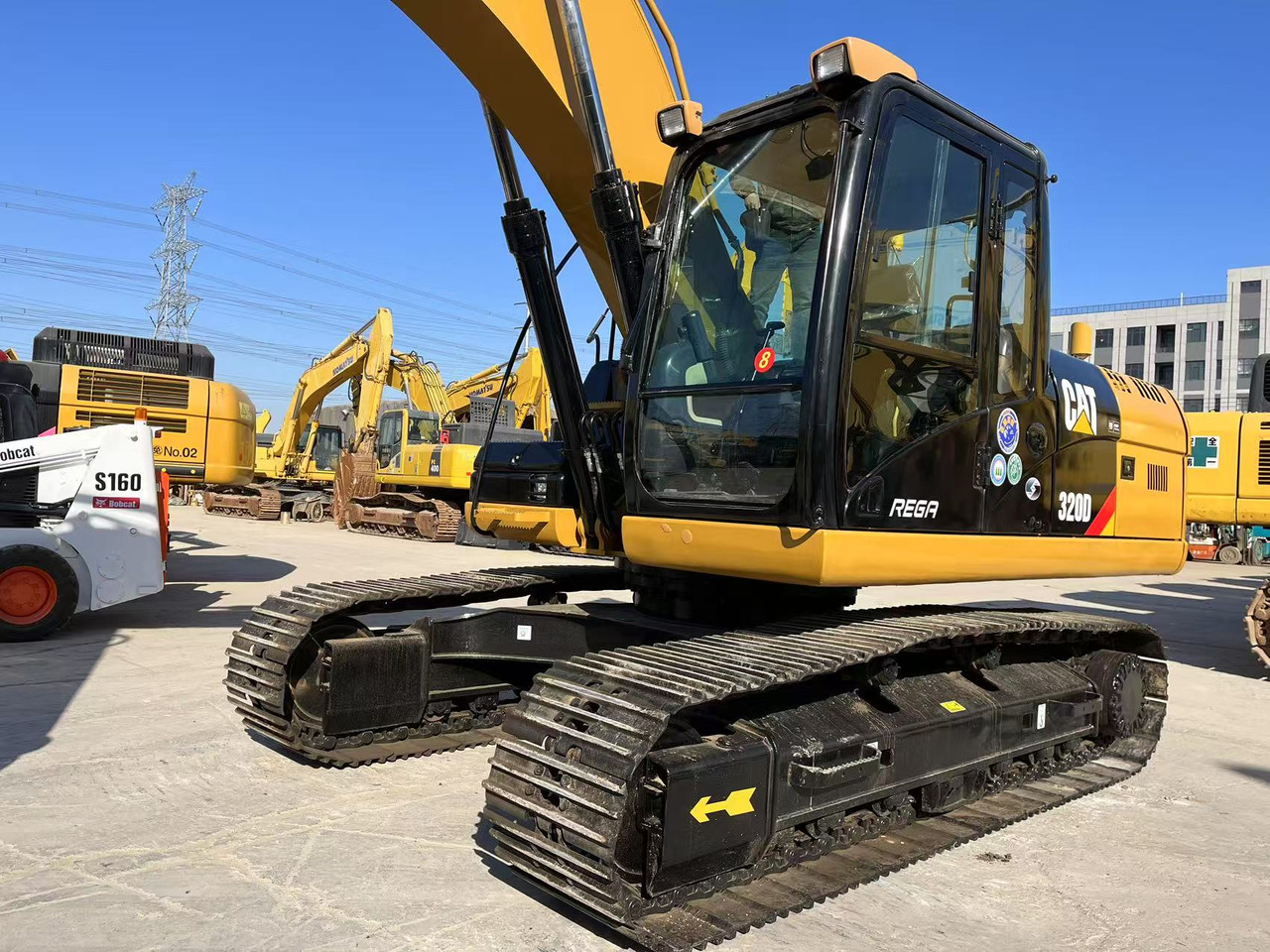 CATERPILLAR 320D - حفارات زحافة: صور 2 CATERPILLAR 320D - حفارات زحافة: صور 2