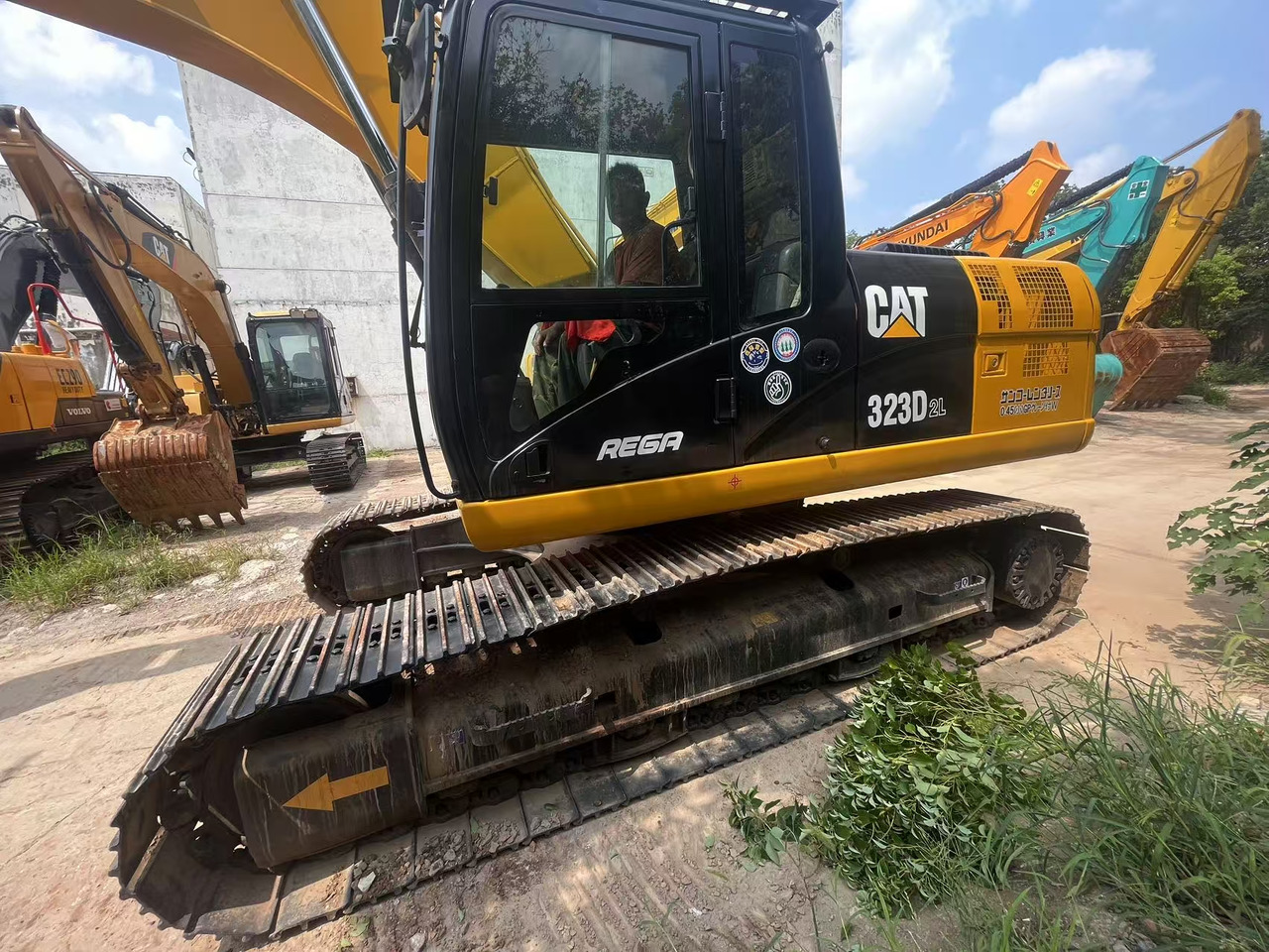 CATERPILLAR 323D2L - حفارات زحافة: صور 3 CATERPILLAR 323D2L - حفارات زحافة: صور 3