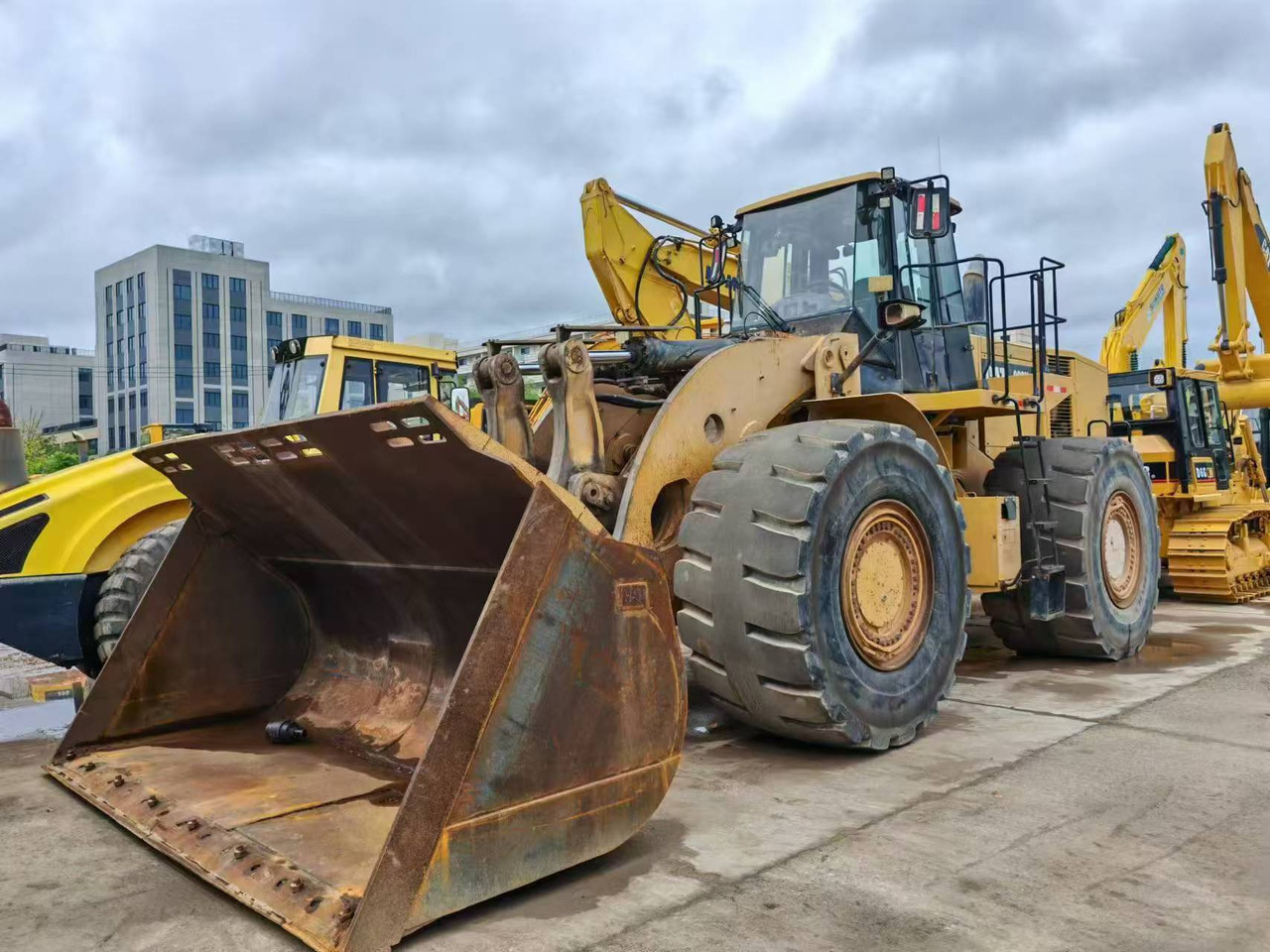 CATERPILLAR 986H - اللودر المجنزر: صور 2 CATERPILLAR 986H - اللودر المجنزر: صور 2