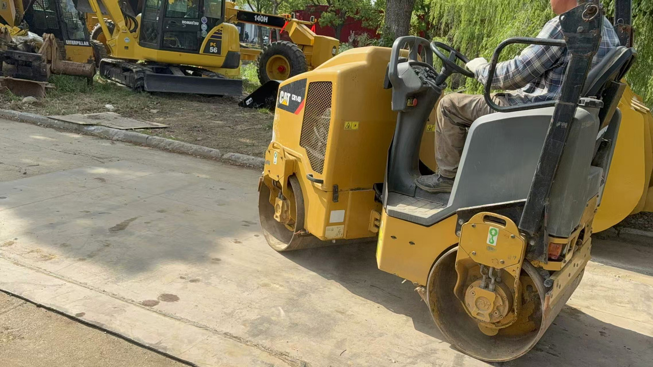 CATERPILLAR CB14B - مدحلة الأسفلت: صور 4 CATERPILLAR CB14B - مدحلة الأسفلت: صور 4