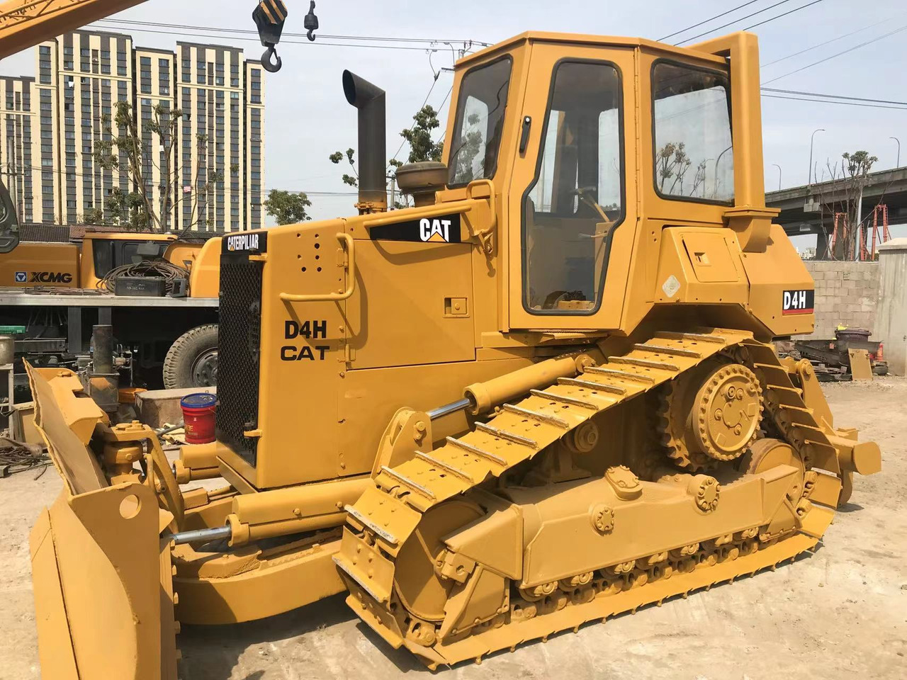 CATERPILLAR D4H - بلدوزر: صور 3 CATERPILLAR D4H - بلدوزر: صور 3