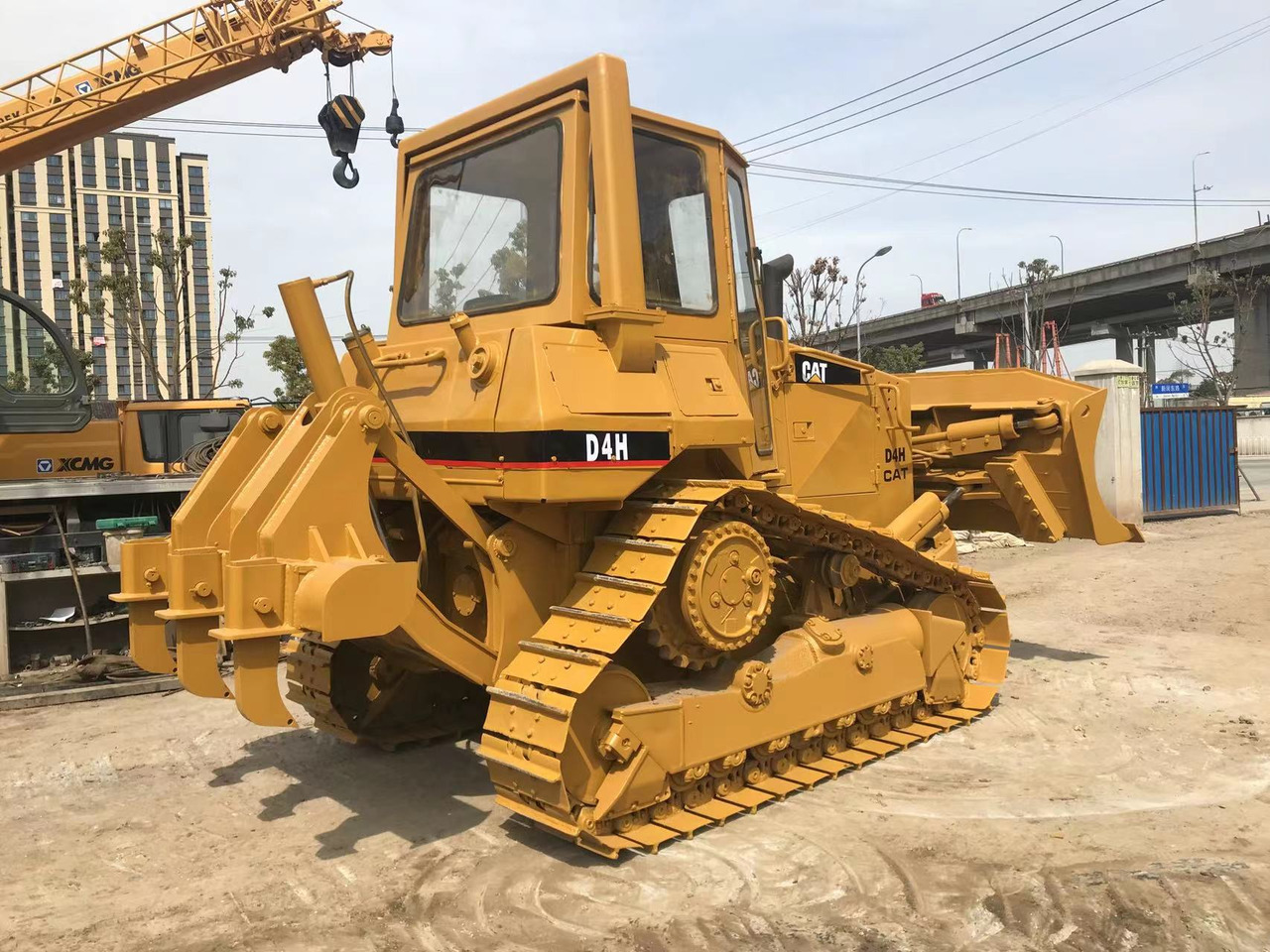 CATERPILLAR D4H - بلدوزر: صور 5 CATERPILLAR D4H - بلدوزر: صور 5