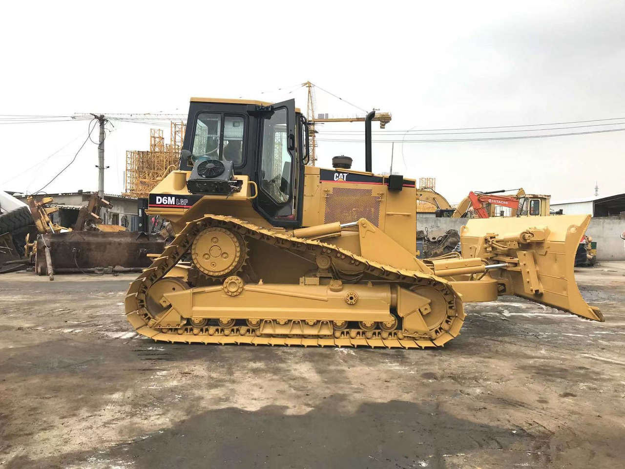 CATERPILLAR D6M - بلدوزر: صور 1 CATERPILLAR D6M - بلدوزر: صور 1