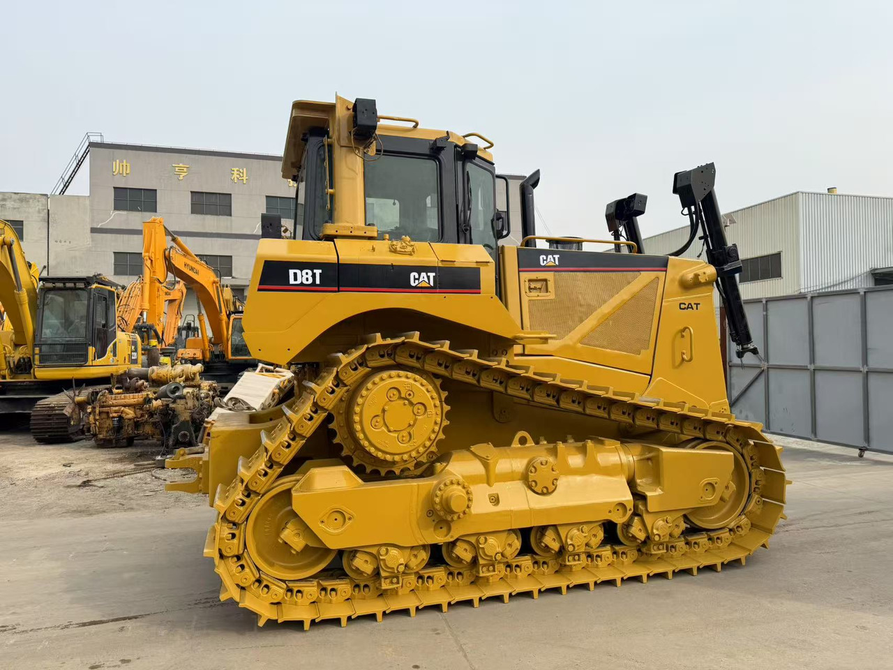 CATERPILLAR D8T - بلدوزر: صور 2 CATERPILLAR D8T - بلدوزر: صور 2