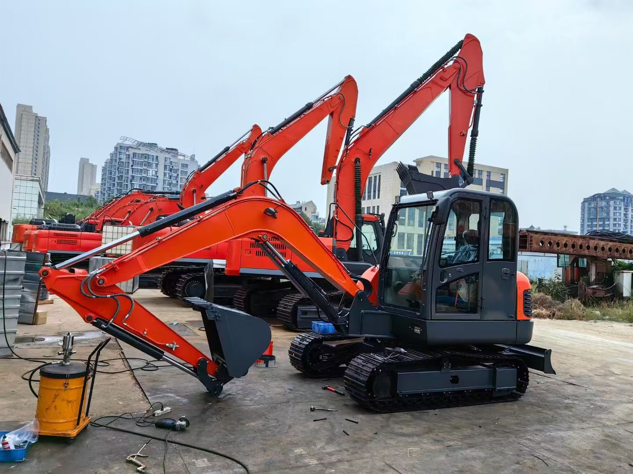 DOOSAN DH60-7 - حفارات زحافة: صور 4 DOOSAN DH60-7 - حفارات زحافة: صور 4