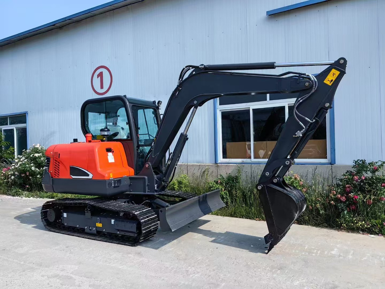DOOSAN DH60-7 - حفارات زحافة: صور 1 DOOSAN DH60-7 - حفارات زحافة: صور 1