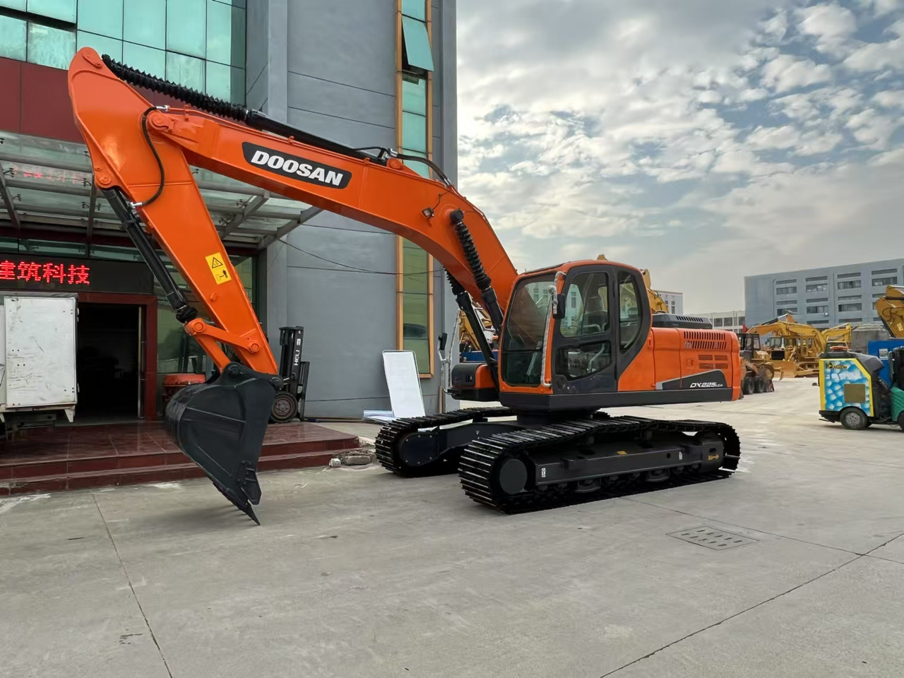 DOOSAN DX225LCA - حفارات زحافة: صور 1 DOOSAN DX225LCA - حفارات زحافة: صور 1