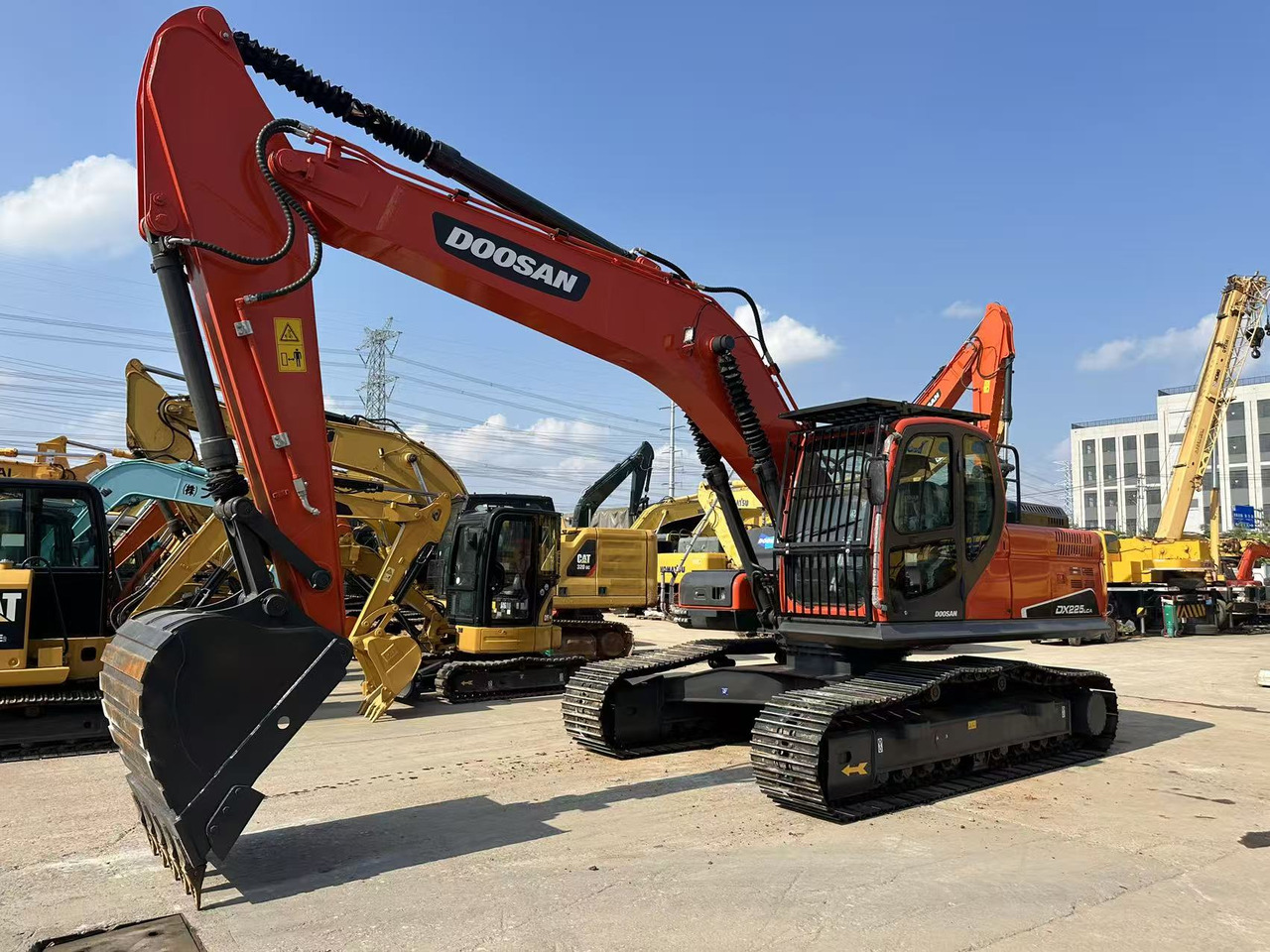 DOOSAN DX225LCA - حفارات زحافة: صور 1 DOOSAN DX225LCA - حفارات زحافة: صور 1