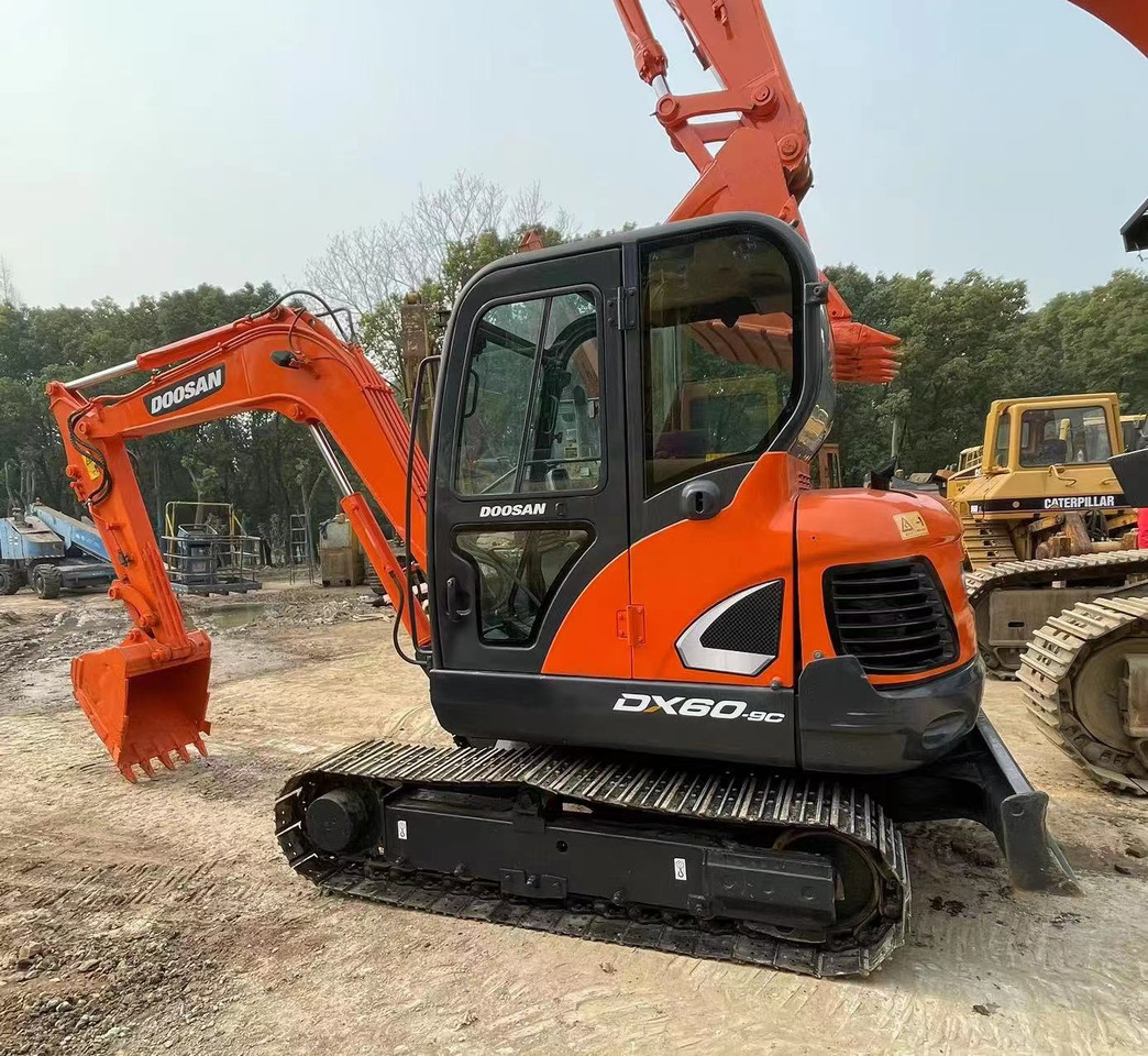 DOOSAN DX60-9C - حفارات زحافة: صور 2 DOOSAN DX60-9C - حفارات زحافة: صور 2