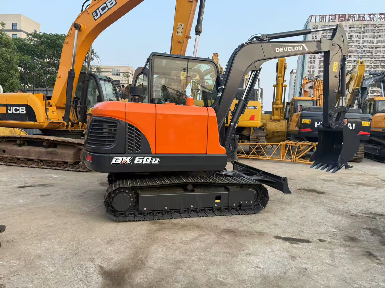 DOOSAN DX60D-10 - حفارة مصغرة: صور 4 DOOSAN DX60D-10 - حفارة مصغرة: صور 4