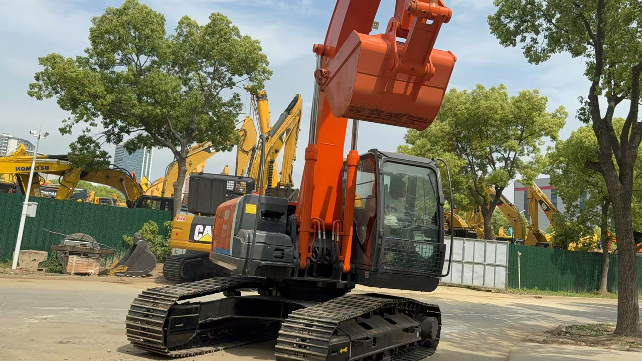 HITACHI ZX200 - حفارات زحافة: صور 2 HITACHI ZX200 - حفارات زحافة: صور 2