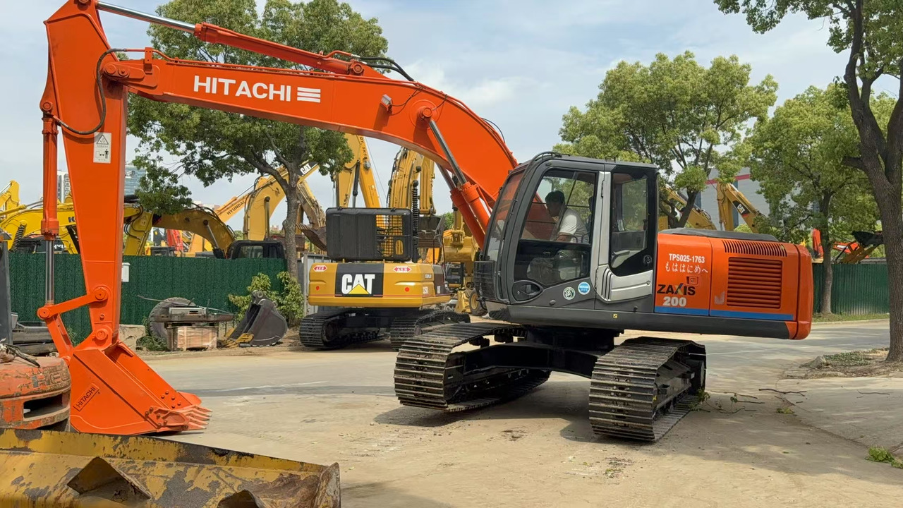HITACHI ZX200 - حفارات زحافة: صور 5 HITACHI ZX200 - حفارات زحافة: صور 5