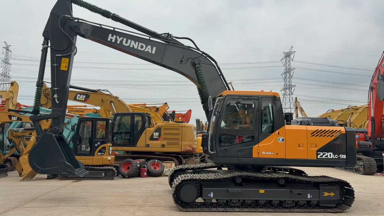 HYUNDAI R220LC-9S - حفارات زحافة: صور 1 HYUNDAI R220LC-9S - حفارات زحافة: صور 1