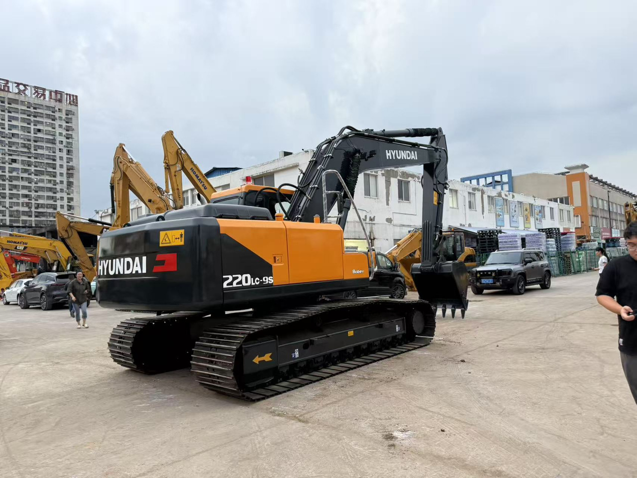 HYUNDAI R220LC-9S - حفارات زحافة: صور 2 HYUNDAI R220LC-9S - حفارات زحافة: صور 2
