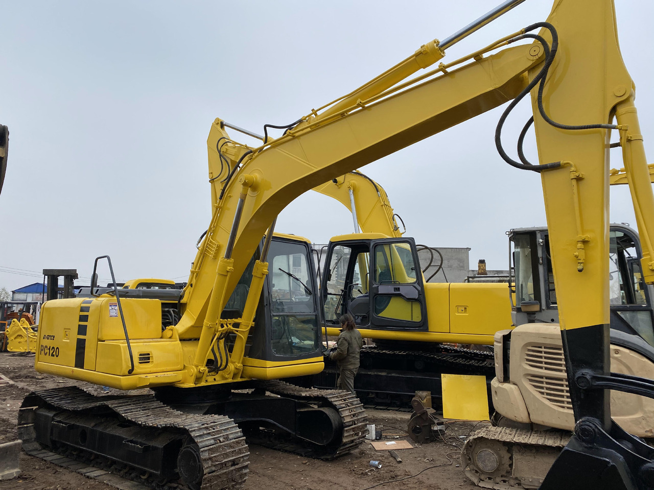 KOMATSU PC120-6 - حفارات زحافة: صور 1 KOMATSU PC120-6 - حفارات زحافة: صور 1