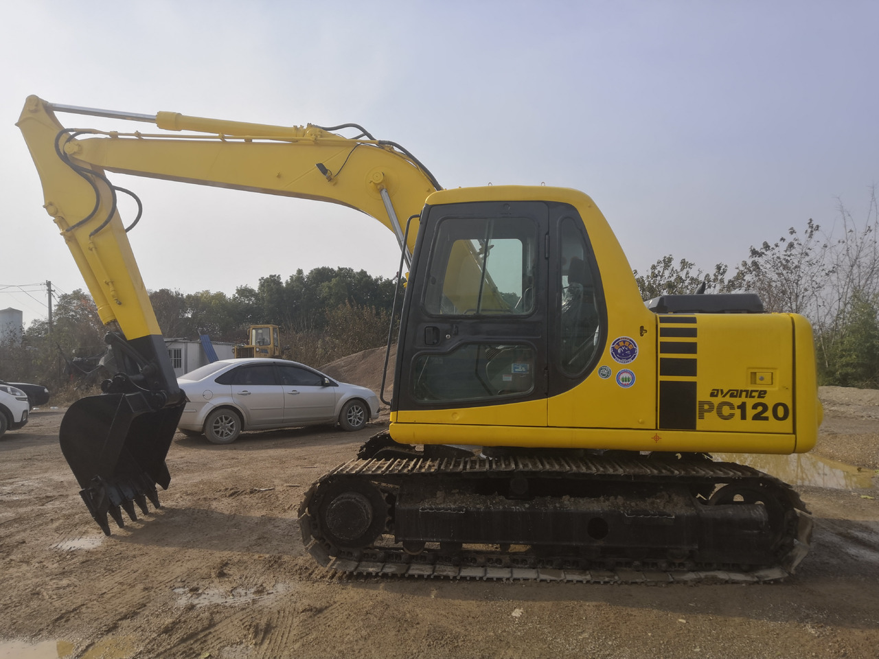 KOMATSU PC120-6 - حفارات زحافة: صور 4 KOMATSU PC120-6 - حفارات زحافة: صور 4