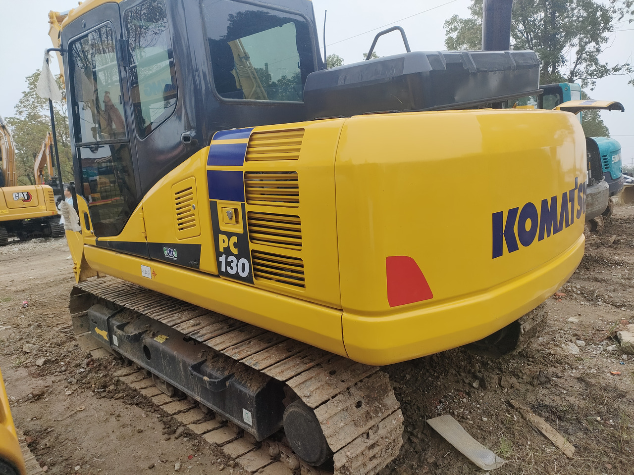 KOMATSU PC130-7 - حفارة على عجلات: صور 5 KOMATSU PC130-7 - حفارة على عجلات: صور 5