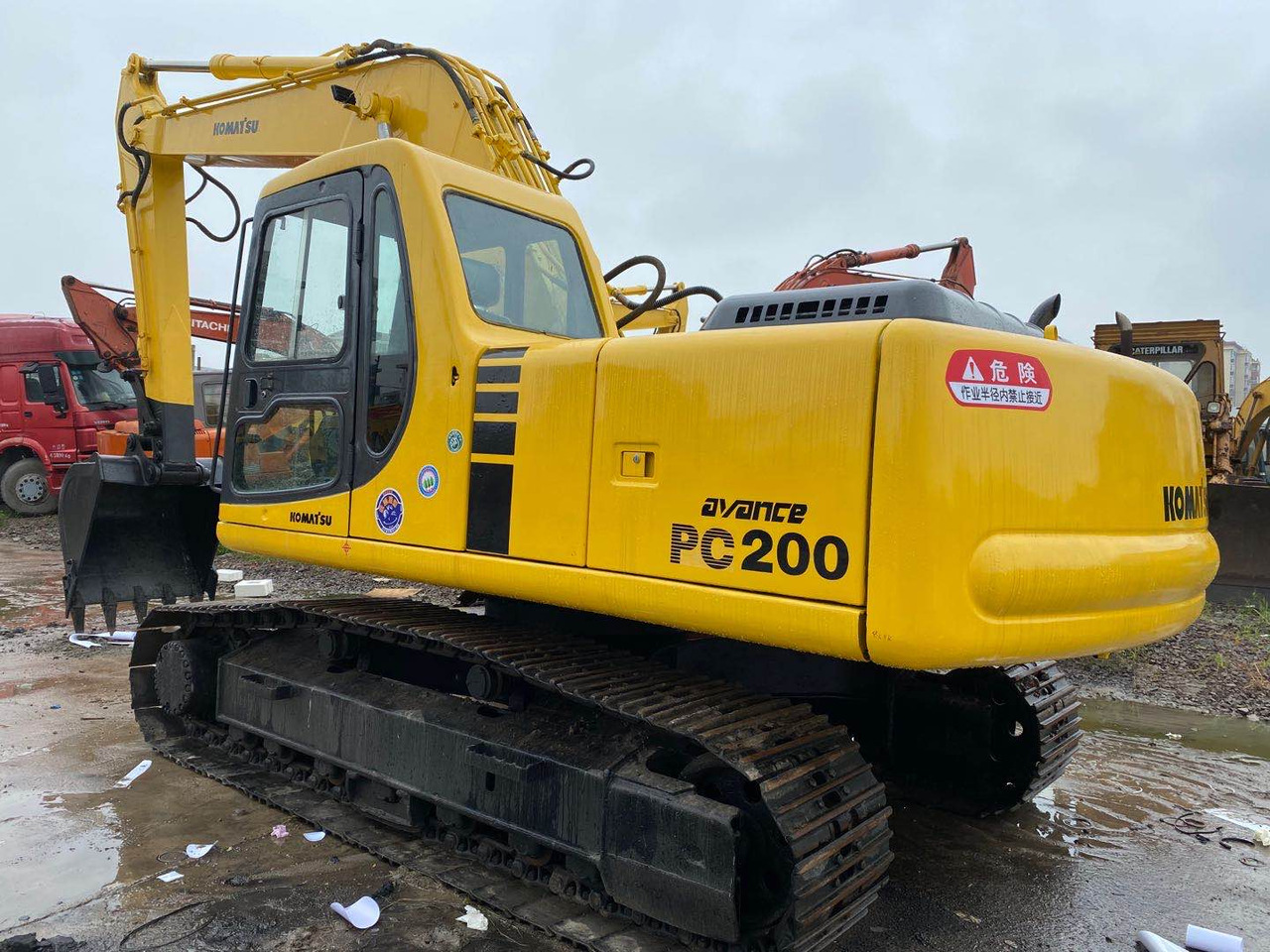 KOMATSU PC200-6 - حفارات زحافة: صور 1 KOMATSU PC200-6 - حفارات زحافة: صور 1