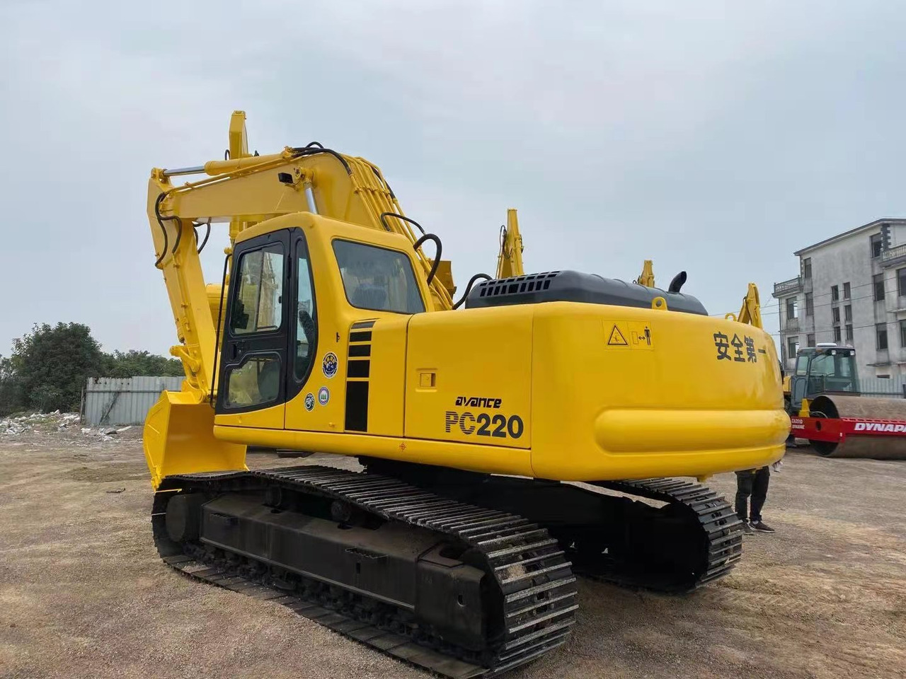 KOMATSU PC220-6 - حفارات زحافة: صور 2 KOMATSU PC220-6 - حفارات زحافة: صور 2