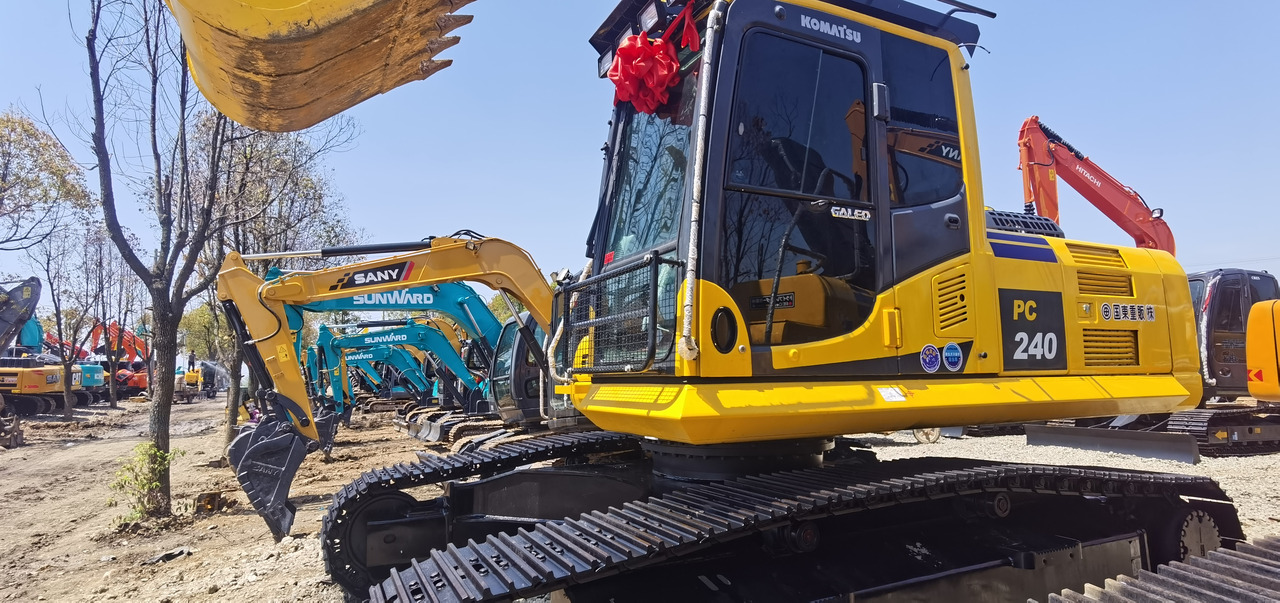 KOMATSU PC240-8 - حفارات زحافة: صور 2 KOMATSU PC240-8 - حفارات زحافة: صور 2