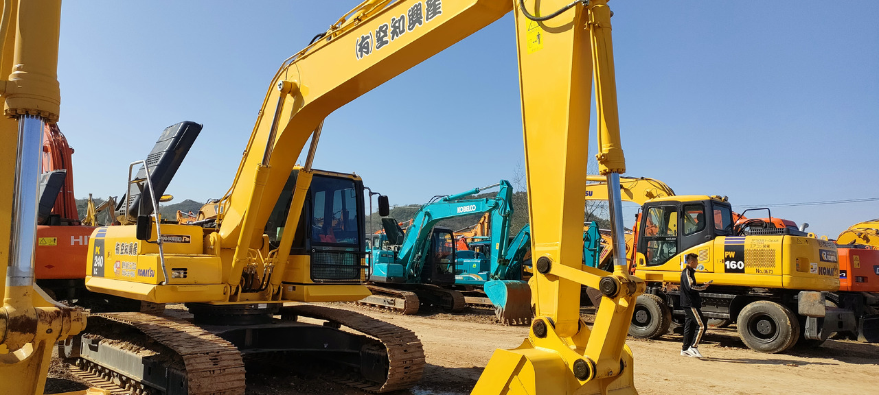 KOMATSU PC240-8 - حفارات زحافة: صور 3 KOMATSU PC240-8 - حفارات زحافة: صور 3