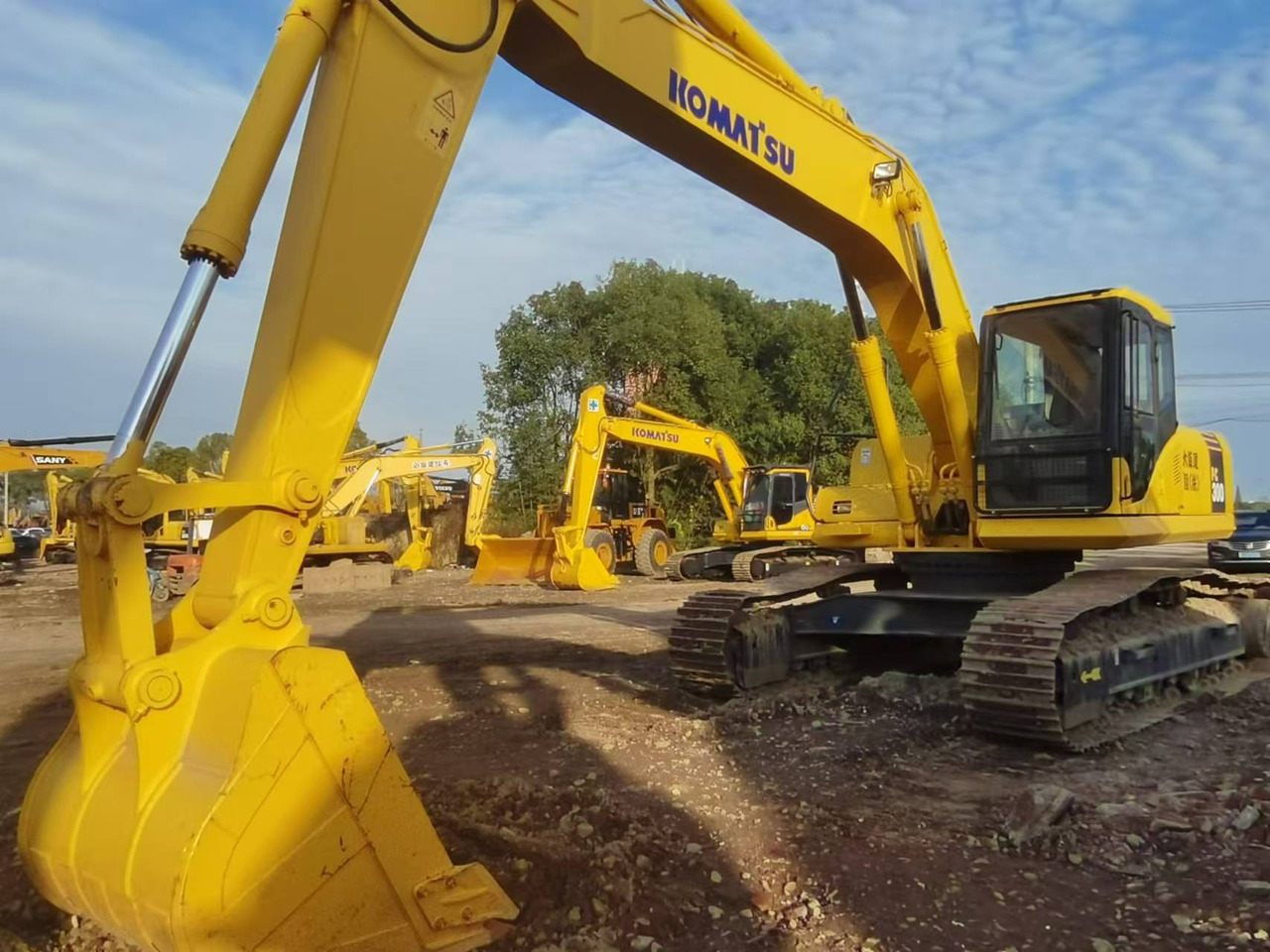 KOMATSU PC300-7 - حفارات زحافة: صور 1 KOMATSU PC300-7 - حفارات زحافة: صور 1