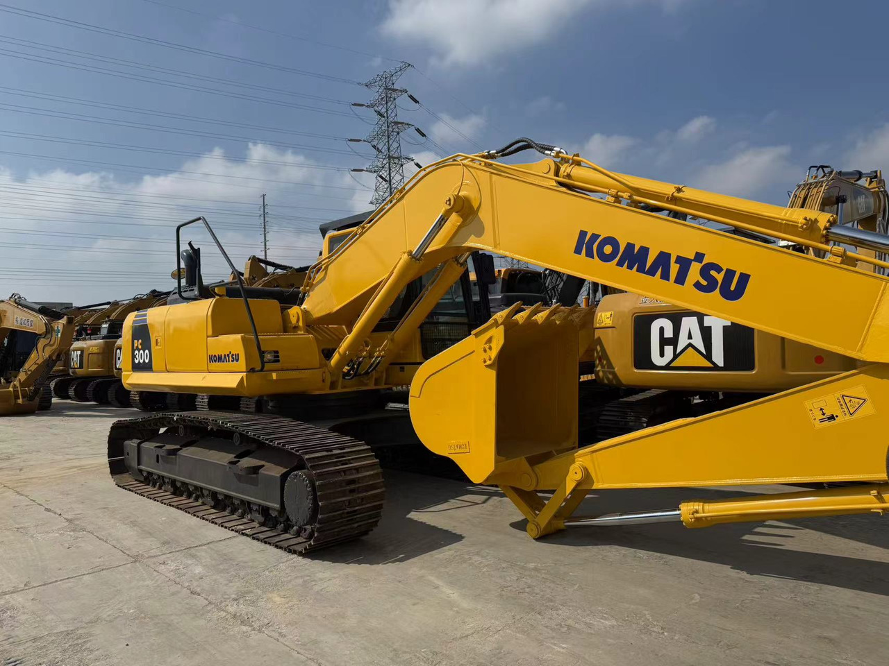 KOMATSU PC300-8 - حفارات زحافة: صور 1 KOMATSU PC300-8 - حفارات زحافة: صور 1
