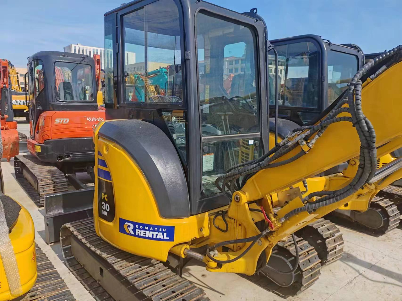 KOMATSU PC30 - حفارات زحافة: صور 1 KOMATSU PC30 - حفارات زحافة: صور 1