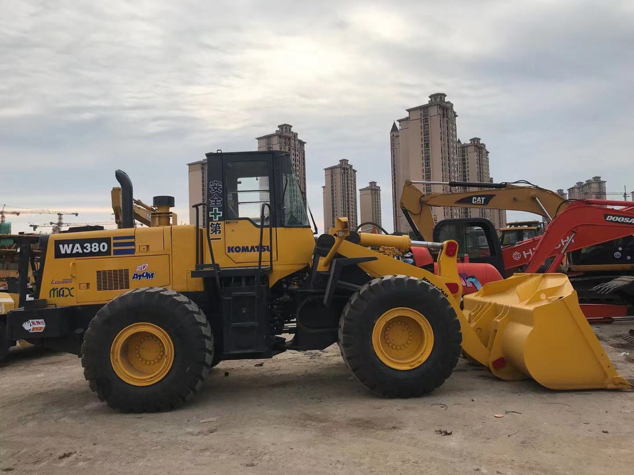 KOMATSU WA380-3 - اللودر بعجل: صور 3 KOMATSU WA380-3 - اللودر بعجل: صور 3