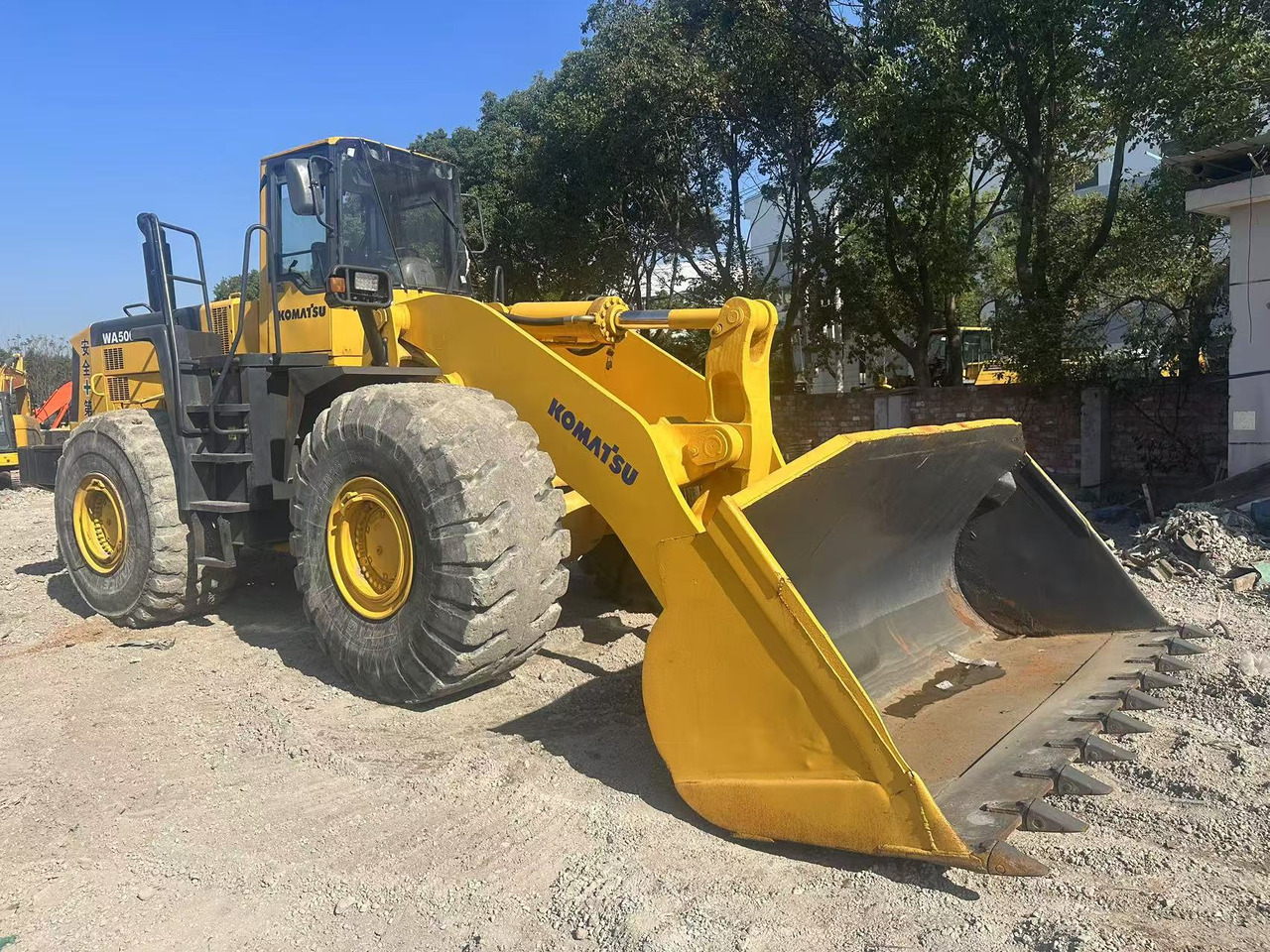 KOMATSU WA500-3 - اللودر بعجل: صور 1 KOMATSU WA500-3 - اللودر بعجل: صور 1