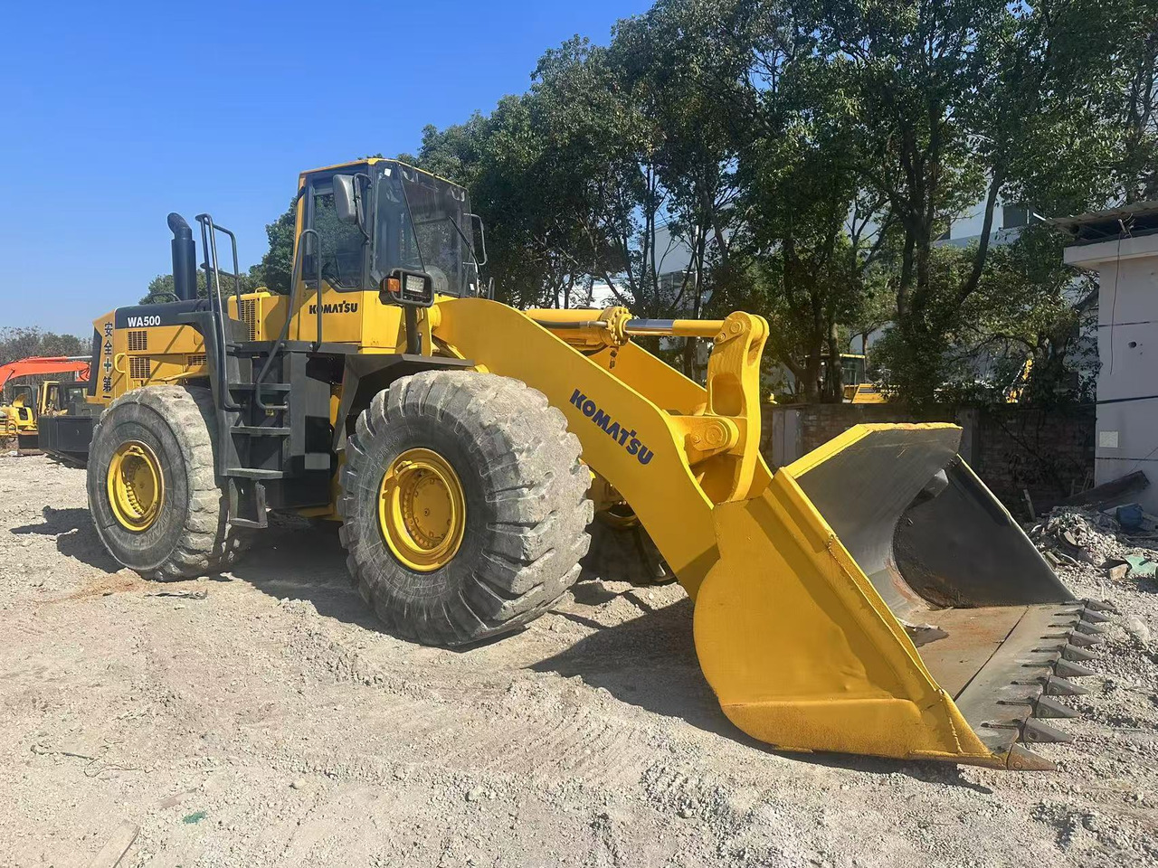 KOMATSU WA500-3 - اللودر بعجل: صور 1 KOMATSU WA500-3 - اللودر بعجل: صور 1