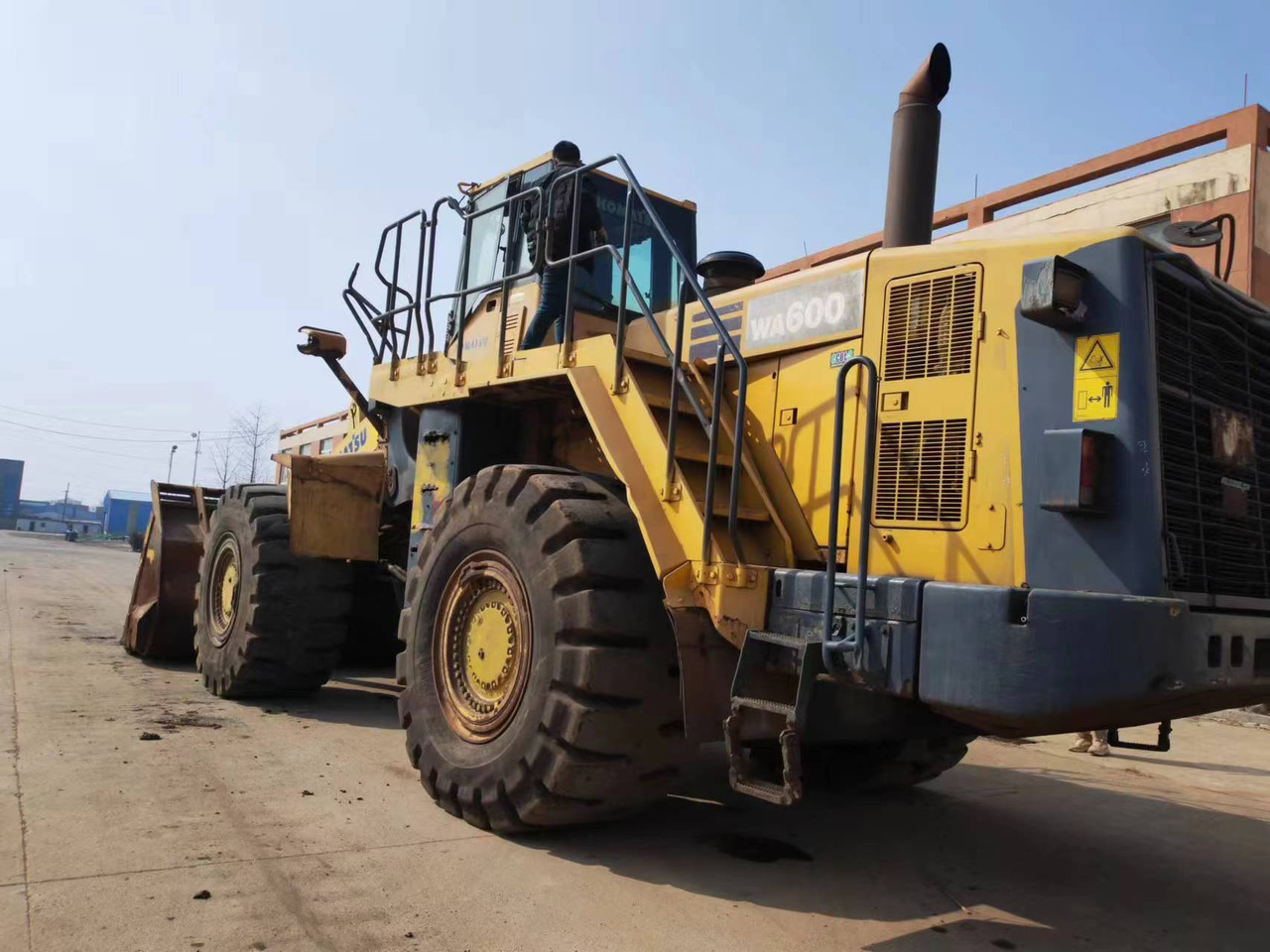 KOMATSU WA600-6 - اللودر بعجل: صور 2 KOMATSU WA600-6 - اللودر بعجل: صور 2
