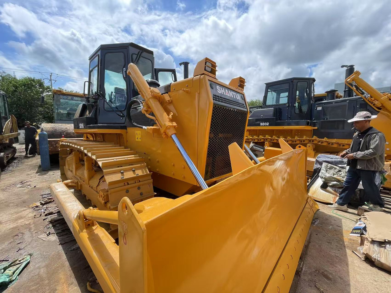SHANTUI SD16 - بلدوزر: صور 2 SHANTUI SD16 - بلدوزر: صور 2