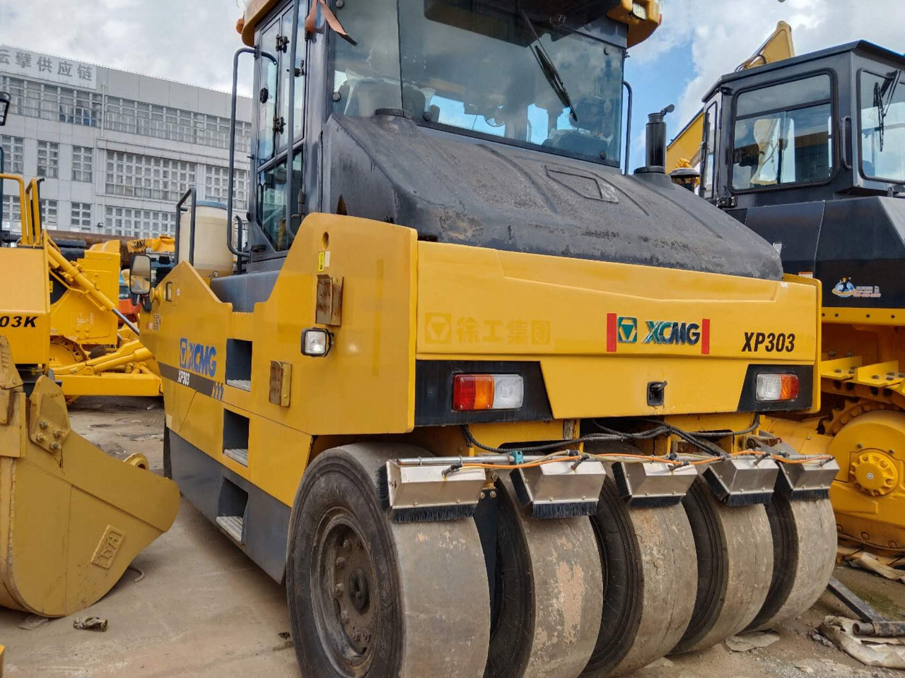 XCMG XP303 - مدحلة الأسفلت: صور 3 XCMG XP303 - مدحلة الأسفلت: صور 3