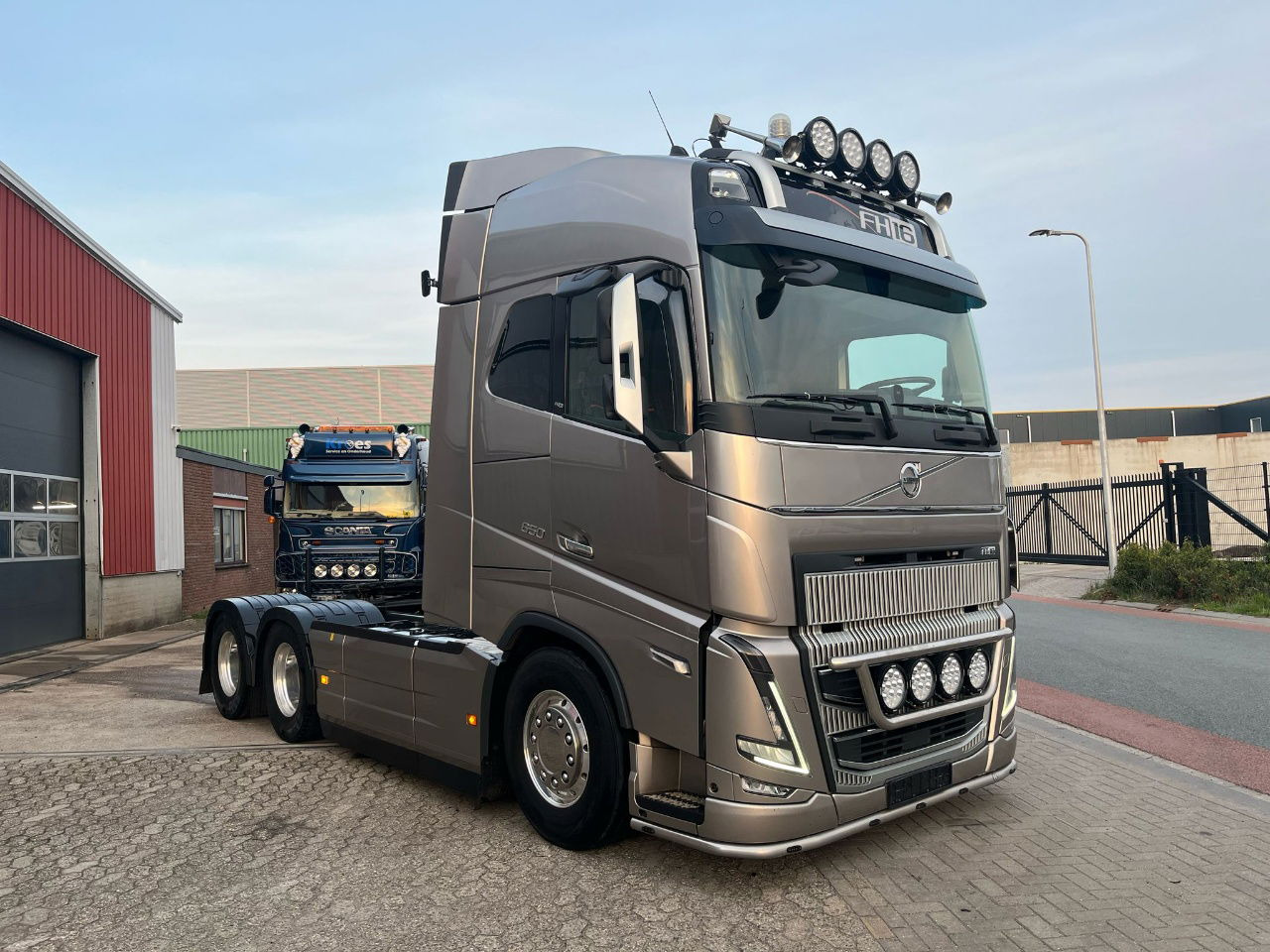 Volvo FH 16.650 FH16 6x4 - شاحنة جرار: صور 2 Volvo FH 16.650 FH16 6x4 - شاحنة جرار: صور 2