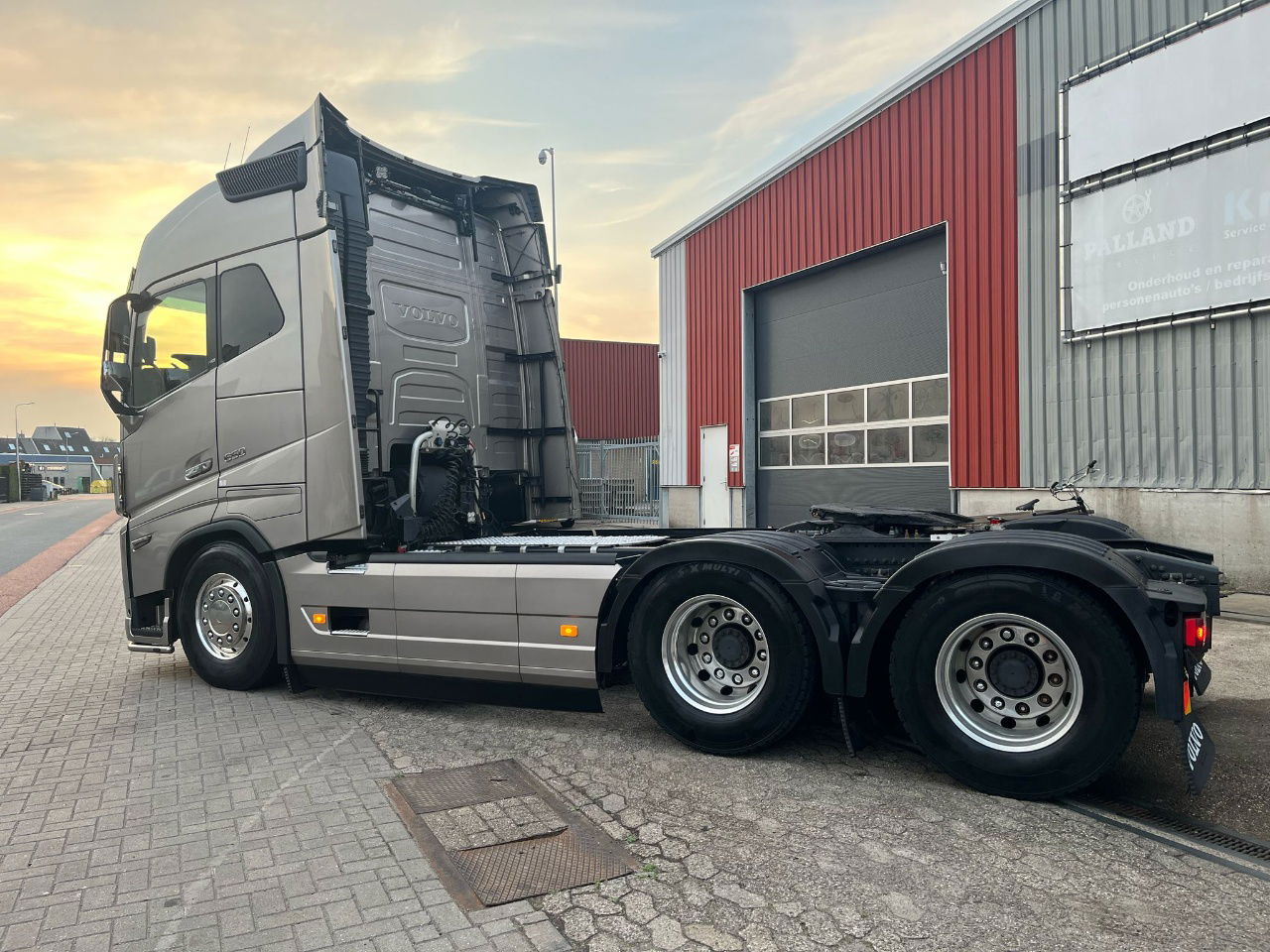 Volvo FH 16.650 FH16 6x4 - شاحنة جرار: صور 3 Volvo FH 16.650 FH16 6x4 - شاحنة جرار: صور 3