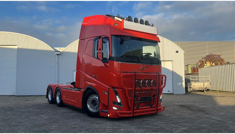 Volvo FH 16.750 FH 16 6x4 - شاحنة جرار: صور 1 Volvo FH 16.750 FH 16 6x4 - شاحنة جرار: صور 1
