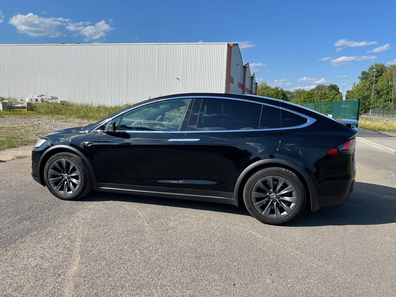 TESLA Model X 75D Autopilot SOH 93% 5 Places - سيارة دفع رباعي: صور 3 TESLA Model X 75D Autopilot SOH 93% 5 Places - سيارة دفع رباعي: صور 3