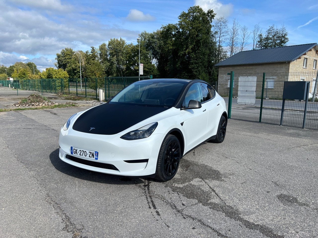 TESLA Model Y – Autopilot – Covering Carbon – Jante 20” - سيارة دفع رباعي: صور 1 TESLA Model Y – Autopilot – Covering Carbon – Jante 20” - سيارة دفع رباعي: صور 1